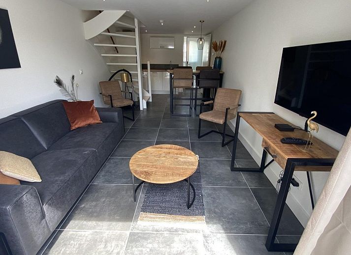 Cozy terrace of VZ1022 Holiday apartment in Veere, Walcheren, Zeeland overlooking the garden.