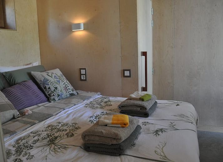 Comfortabele zithoek in Vakantiehuis in Serooskerke, Walcheren met veel natuurlijk licht.