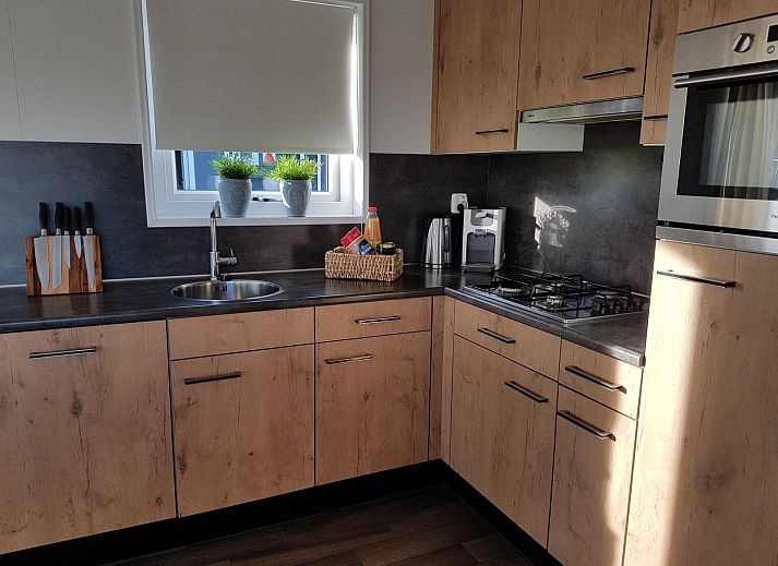 VZ820 Chalet in Veere met zonnig terras, Serooskerke, Walcheren, Zeeland.