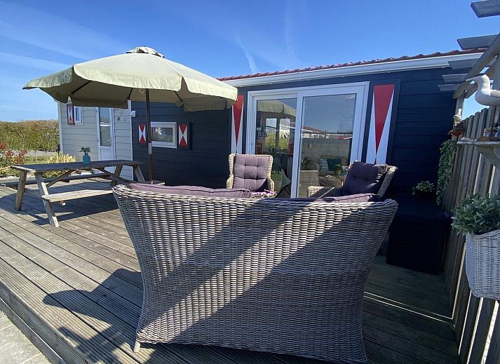 VZ828 Chalet in Serooskerke with spacious terrace for relaxation in Zeeland.