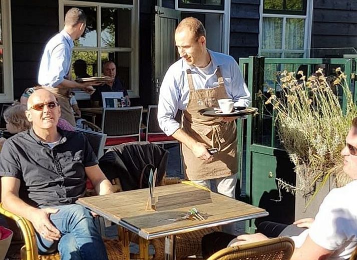 Comfortable sitting area in VZ828 Chalet in Serooskerke, Zeeland.