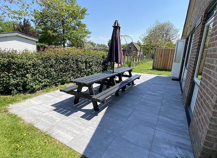 VZ1001 Group accommodation in Serooskerke, Walcheren with spacious garden and terrace in Zeeland.