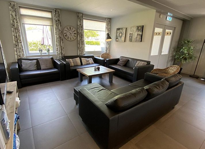 Front view of VZ1001 Group accommodation in Serooskerke, Walcheren with green surroundings.