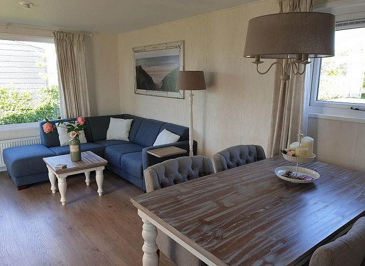 VZ822 Chalet in Veere, Serooskerke, Walcheren, mit grosser Veranda und gruener Umgebung.