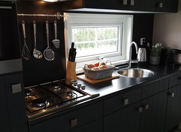 Geniessen Sie die sonnige Veranda des Chalets VZ815 in Veere, Serooskerke, Walcheren, Zeeland.