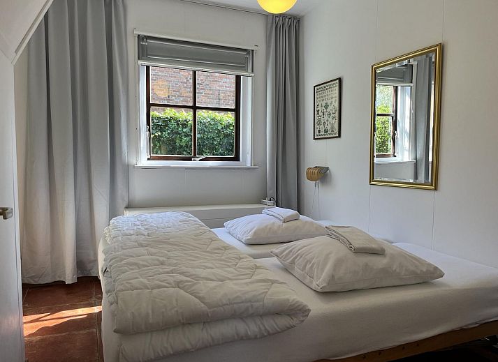 Picturesque garden at VZ2412 Holiday home Serooskerke, vacation home in Walcheren, Zeeland.