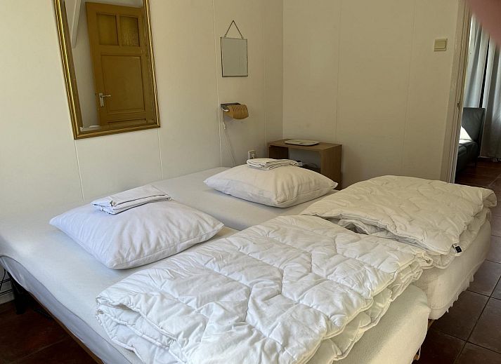 Shady garden of VZ2412 Vakantiewoning Serooskerke, vacation accommodation in Walcheren, Zeeland.