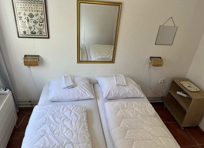 Shady garden of VZ2412 Vakantiewoning Serooskerke, vacation accommodation in Walcheren, Zeeland.