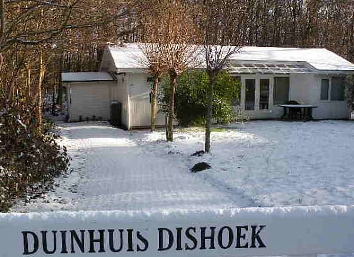 Driveway and garden at Holiday home in Dishoek, Walcheren, perfect for relaxation.