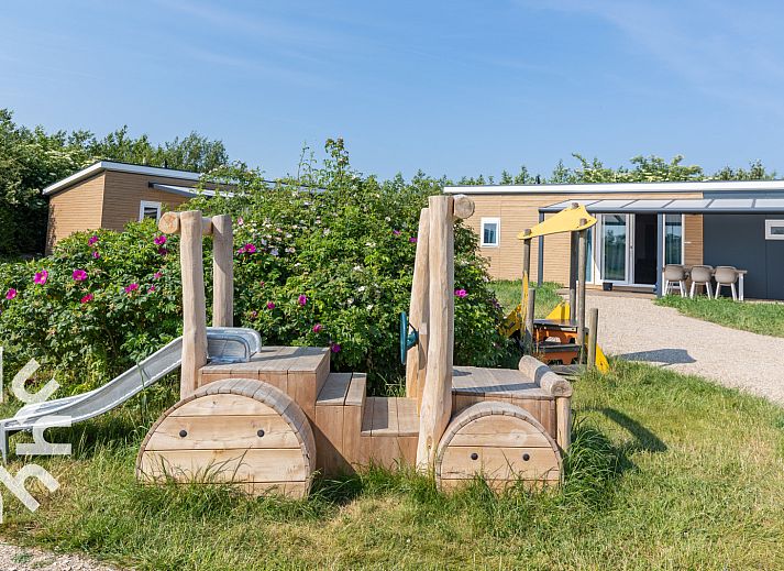 Twee vakantiehuizen ZE1265 in Meliskerke, Walcheren met grasveld.