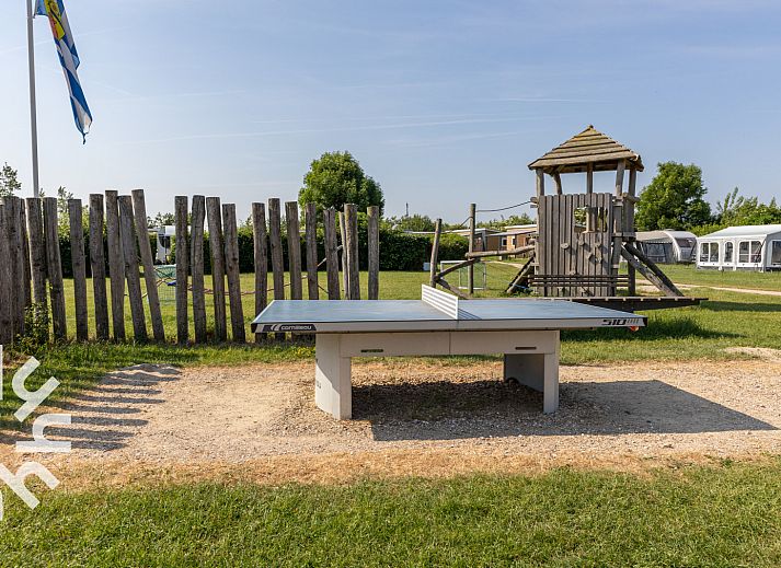 Twee vakantiehuizen ZE1265 in Meliskerke, Walcheren met grasveld.