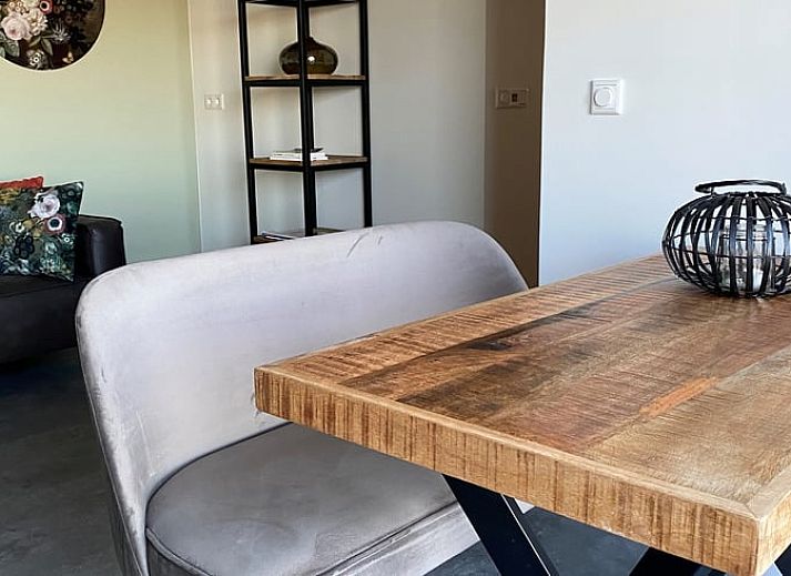 Geniet van de zonnige patio bij Huisje in Middelburg, een charmant vakantiehuis in het rustige Walcheren, Zeeland.