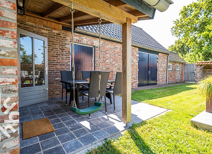 Vakantiehuis ZE1175 in Biggekerke, Walcheren met zonnig terras en groene tuin.