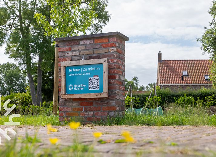 Moderne badkamer in vakantiehuis ZE1175, Biggekerke, Walcheren, Zeeland.
