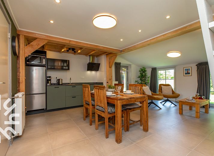 Moderne badkamer in vakantiehuis ZE1175, Biggekerke, Walcheren, Zeeland.