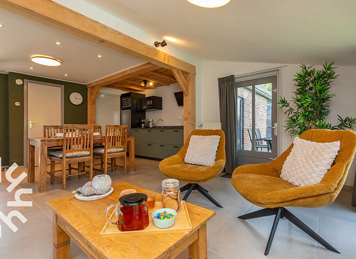 Eethoek en woonkamer in vakantiehuis ZE1175, Biggekerke, Walcheren, Zeeland.