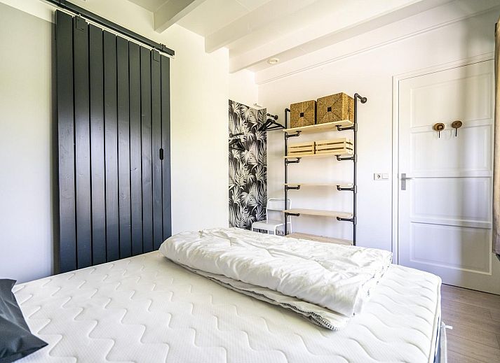 Ruim terras bij VZ970 Vrijstaand vakantiehuis in Zoutelande, Biggekerke, Walcheren, ideaal voor buitenleven.