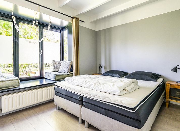 Ruim terras bij VZ970 Vrijstaand vakantiehuis in Zoutelande, Biggekerke, Walcheren, ideaal voor buitenleven.