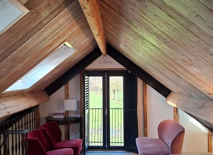 Kueche im Ferienhaus in Oudelande, Walcheren, Zeeland mit Holztreppe.