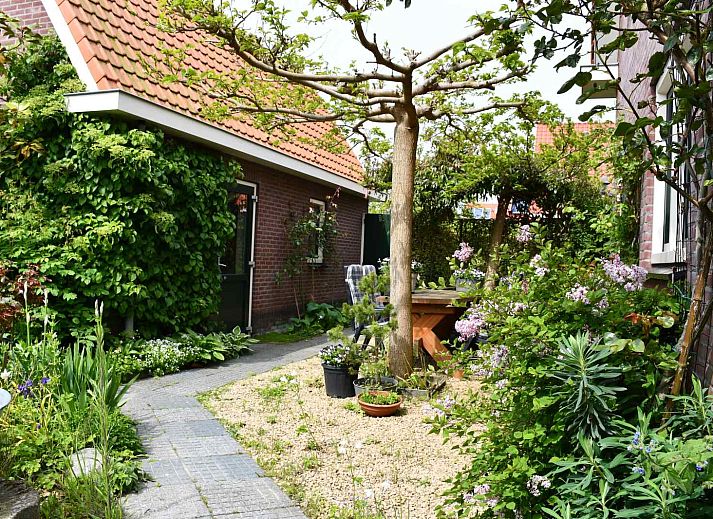 Gemuetliche Terrasse am Ferienhaus ZE1035 in Grijpskerke, Walcheren, mitten im Gruenen.