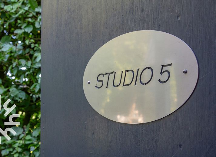 Vakantiehuis ZE1426 in Grijpskerke, Walcheren met groene tuin en zonnepanelen op het dak.