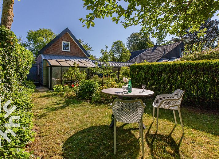 Moderne keuken en eetruimte in vakantiehuis ZE1426, Grijpskerke, Walcheren, Zeeland.