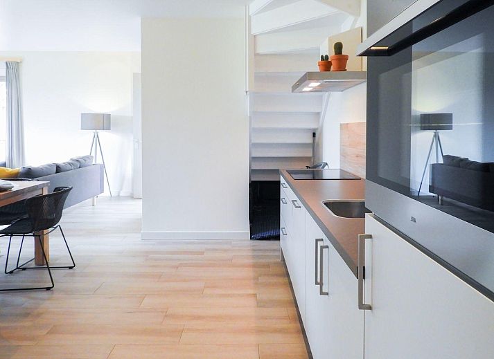 VZ661 Appartement Grijpskerke in Walcheren, vakantiehuis met tuin en houten omheining.