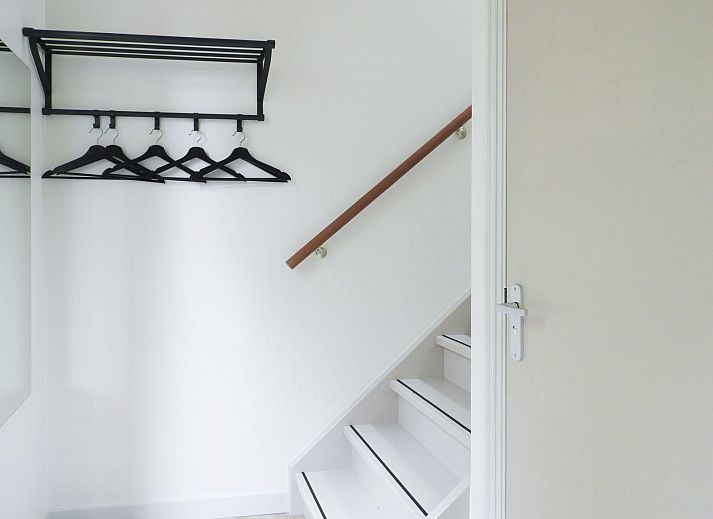 VZ661 Appartement Grijpskerke in Walcheren, vakantiehuis met tuin en houten omheining.