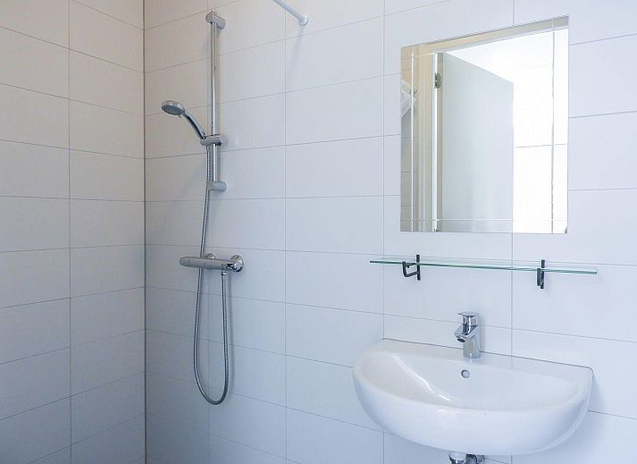 VZ661 Appartement Grijpskerke in Walcheren, vakantiehuis met tuin en houten omheining.