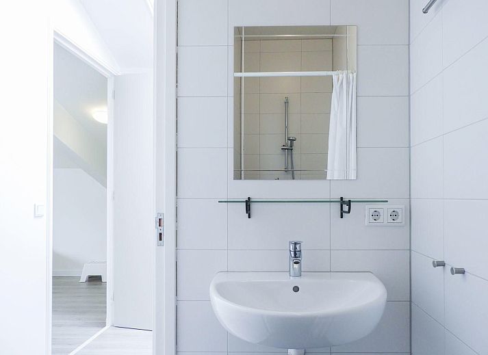 VZ661 Appartement Grijpskerke in Walcheren, vakantiehuis met tuin en houten omheining.