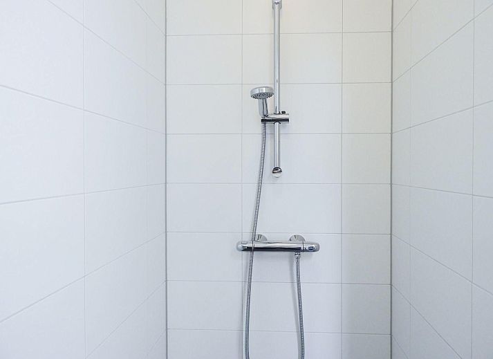 VZ661 Appartement Grijpskerke in Walcheren, vakantiehuis met tuin en houten omheining.