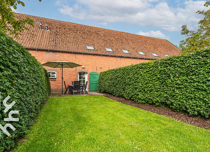 Ontspannen op het terras van vakantiehuis ZE136 in Grijpskerke, Walcheren, Zeeland.