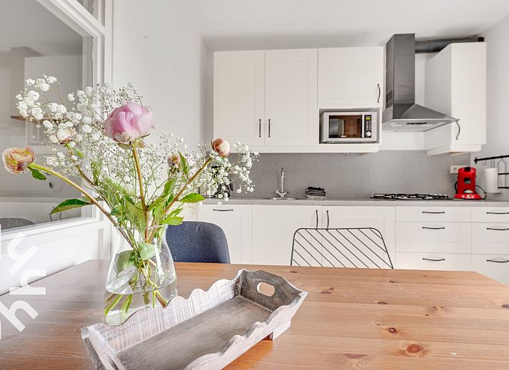 Ontspannen op het terras van vakantiehuis ZE136 in Grijpskerke, Walcheren, Zeeland.