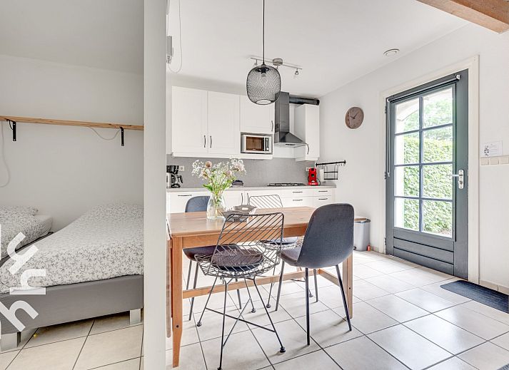 Moderne keuken in vakantiehuis ZE136, Grijpskerke, Walcheren, Zeeland.