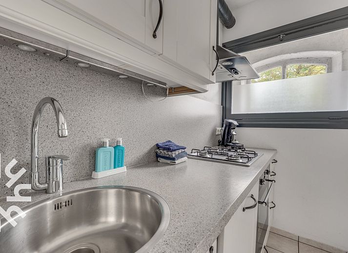 Traditionelle Backsteinfassade des Ferienhauses ZE137 in Grijpskerke, Walcheren, Zeeland.