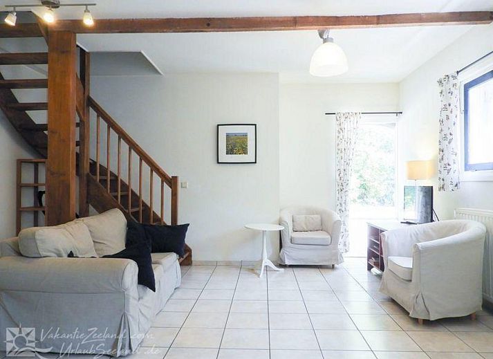 Geniessen Sie den grosszuegigen Aussenbereich von VZ042 Gruppenunterkunft Grijpskerke, einem Ferienhaus im malerischen Walcheren, Zeeland.