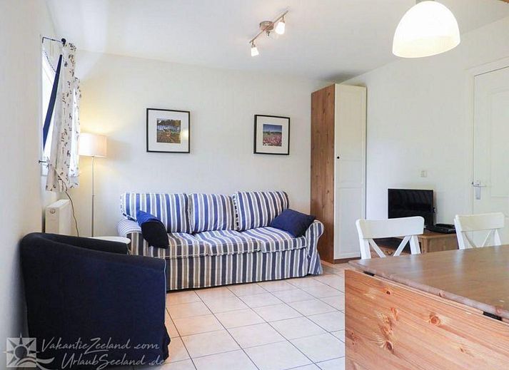 Geniessen Sie den grosszuegigen Aussenbereich von VZ042 Gruppenunterkunft Grijpskerke, einem Ferienhaus im malerischen Walcheren, Zeeland.