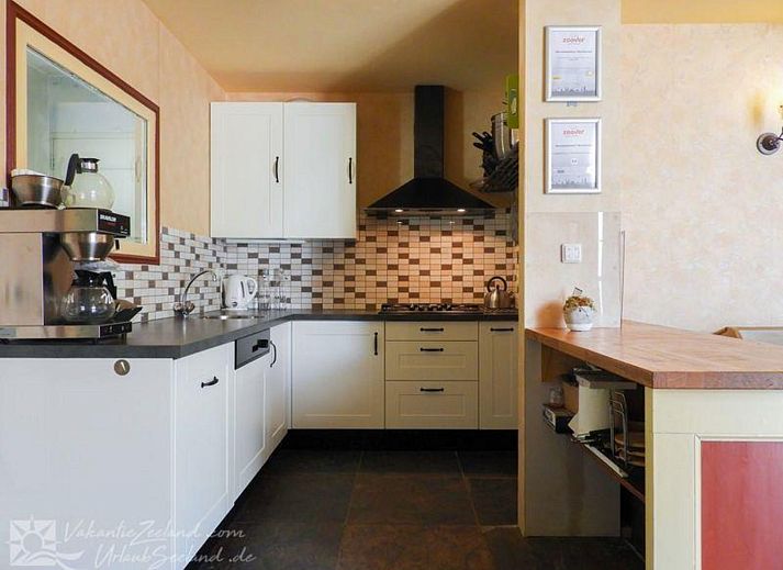 Gemuetlicher Essbereich in der Gruppenunterkunft VZ042 Grijpskerke, ideal fuer Gruppenaufenthalte in Walcheren, Zeeland.