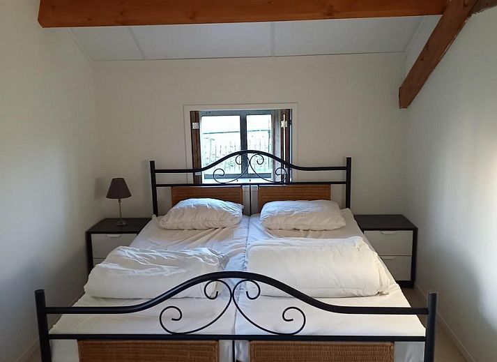 Sonnenkollektoren auf dem Dach von VZ494 Ferienhaus Grijpskerke, Walcheren, Zeeland.