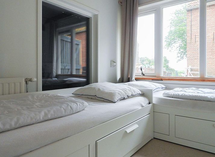 Gruener Garten mit Trampolin in VZ494 Ferienhaus Grijpskerke, Walcheren, Zeeland.