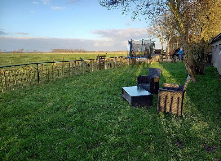 Gemuetliches Wohnzimmer von VZ494 Ferienhaus Grijpskerke mit Holzbalken, Walcheren, Zeeland.