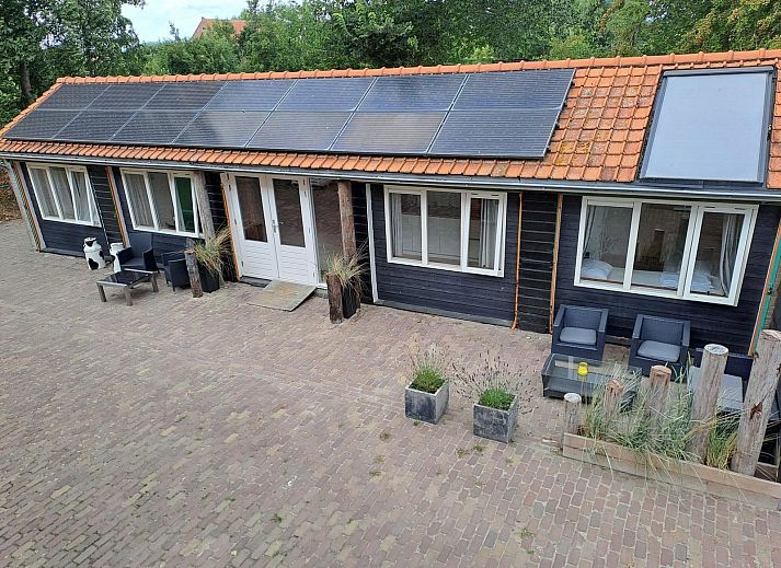 Gemuetliches Wohnzimmer von VZ494 Ferienhaus Grijpskerke mit Holzbalken, Walcheren, Zeeland.