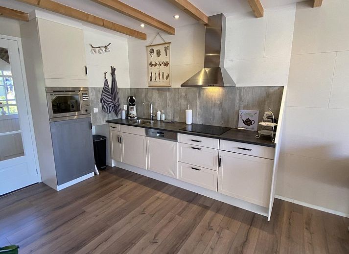 Ruime tuin met trampoline bij VZ944 Vakantiehuis in Grijpskerke, Walcheren, Zeeland.