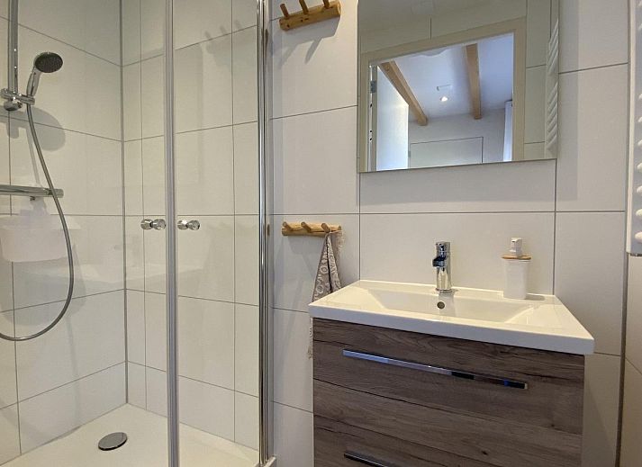 Ruime tuin met trampoline bij VZ944 Vakantiehuis in Grijpskerke, Walcheren, Zeeland.