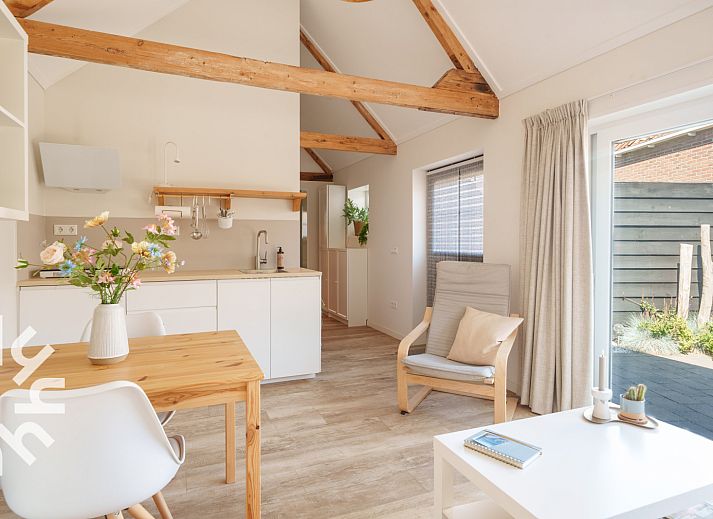 Stilvolles Badezimmer mit Waschbecken im Ferienhaus ZE1556 in Gapinge, Walcheren.