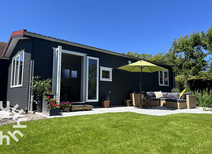 Modern bathroom with shower in vacation home ZE1415, Gapinge, Walcheren, Zeeland.