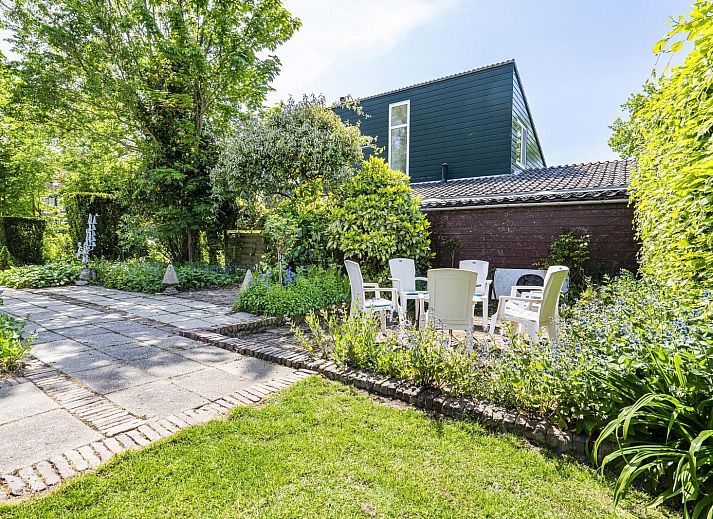 Das Ferienhaus VZ937 in Koudekerke-Dishoek, Walcheren, hat ein charmantes Aeusseres mit Backstein und weisser Verkleidung.