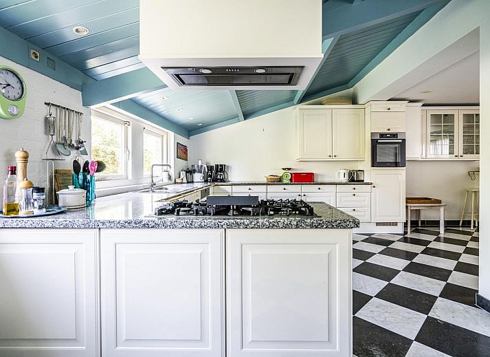 Das Ferienhaus VZ937 in Koudekerke-Dishoek, Walcheren, verfuegt ueber einen sonnigen Garten mit bequemen Sitzgelegenheiten.