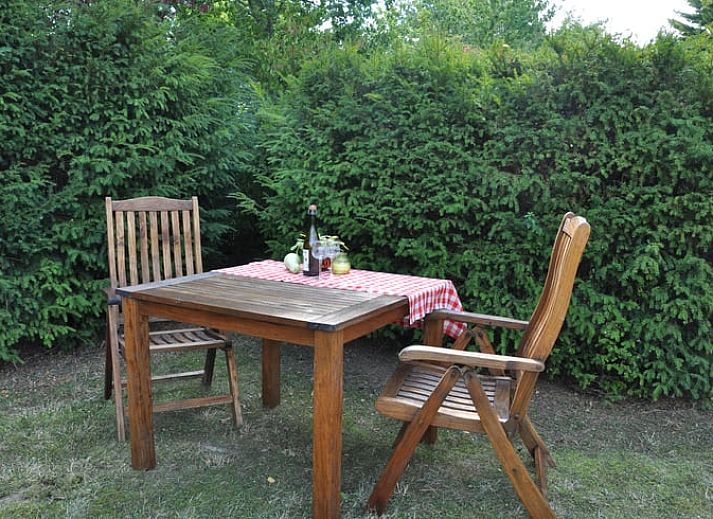 Gemuetlicher Essbereich im Ferienhaus in Nieuw en Sint Joosland, Walcheren, Zeeland.