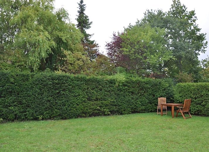 Gemuetlicher Essbereich im Ferienhaus in Nieuw en Sint Joosland, Walcheren, Zeeland.